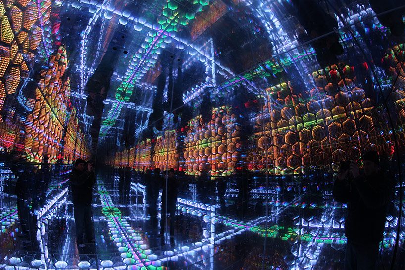 在方寸之间的这场沉浸式灯光秀会展活动创造出了一个“无限空间”