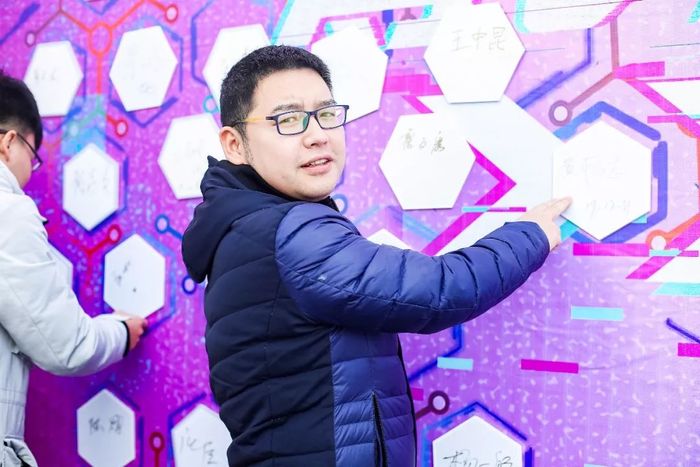 新春创意活动花样多,技术公司险些跟不上领先请进的脚步