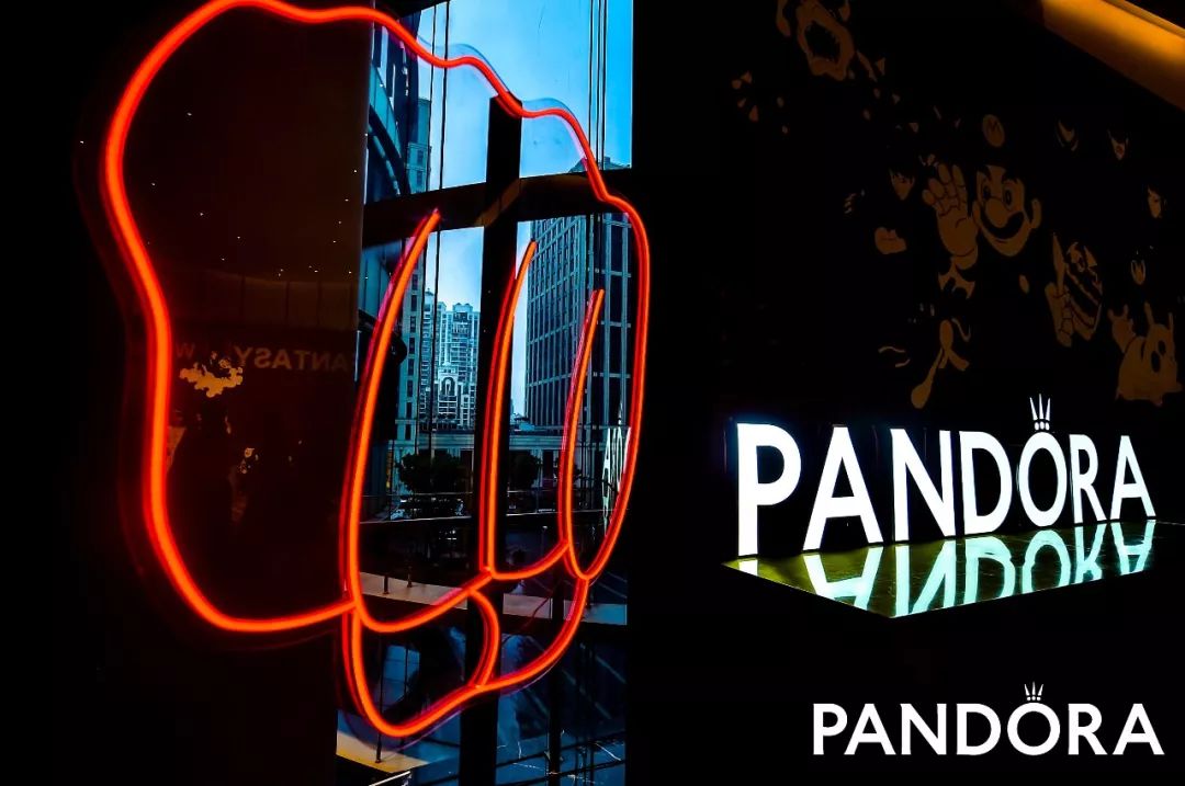 聚集半个动漫圈的跨年晚会活动，一群cos人物活跃了整场活动