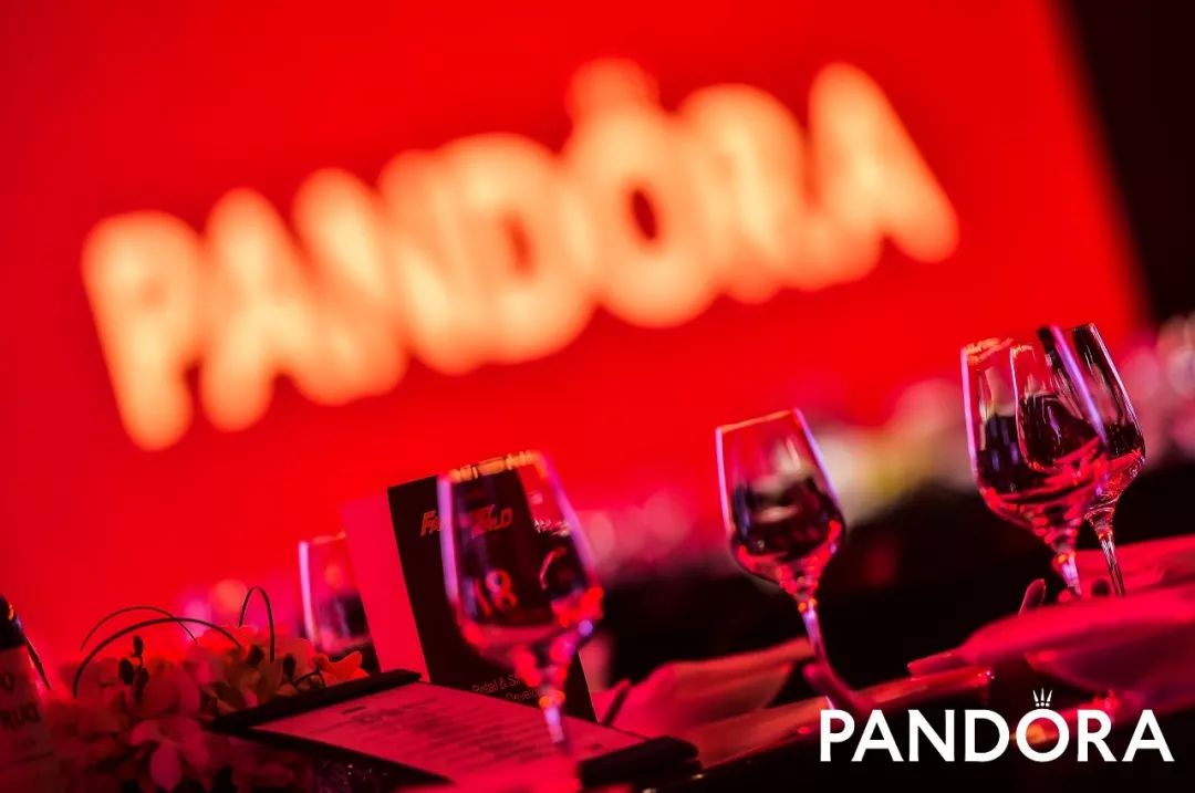 聚集半个动漫圈的跨年晚会活动，一群cos人物活跃了整场活动