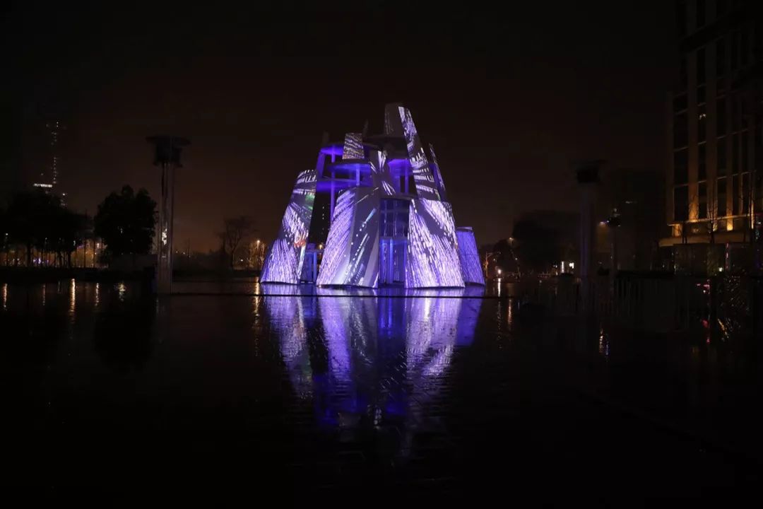 一座特殊的“光建筑”以展览活动的形式亮相南京青奥灯会