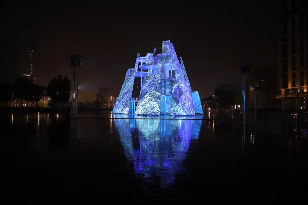 一座特殊的“光建筑”以展览活动的形式亮相南京青奥灯会