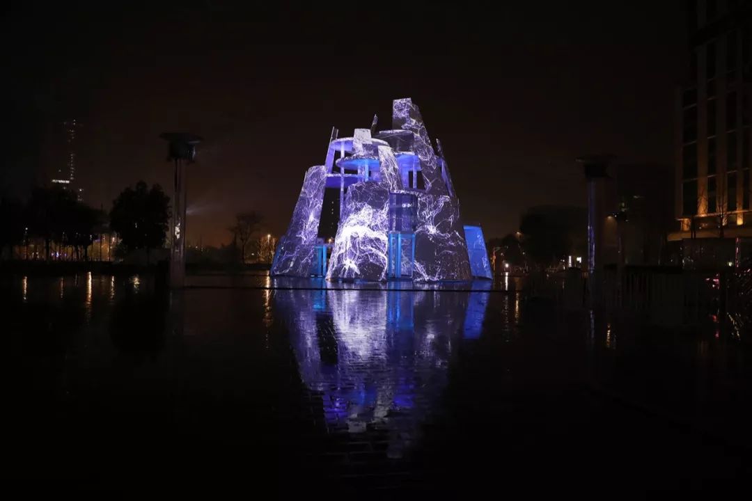 一座特殊的“光建筑”以展览活动的形式亮相南京青奥灯会