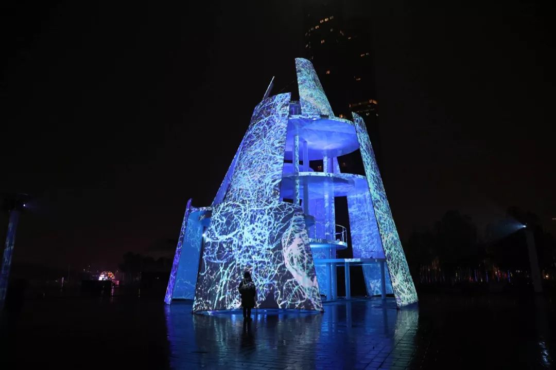 一座特殊的“光建筑”以展览活动的形式亮相南京青奥灯会