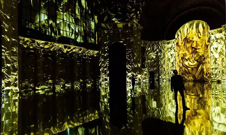 大礼堂内的这场沉浸式多媒体展览活动,360°体验带你穿越虚拟世界