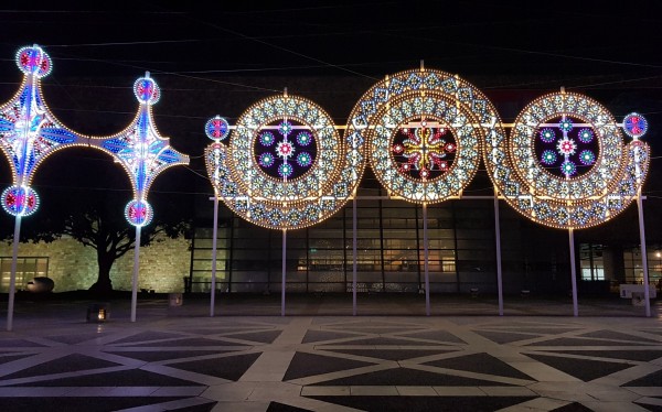 光之书写的灯光艺术展览活动融合了户外场地,全新沉浸式展出