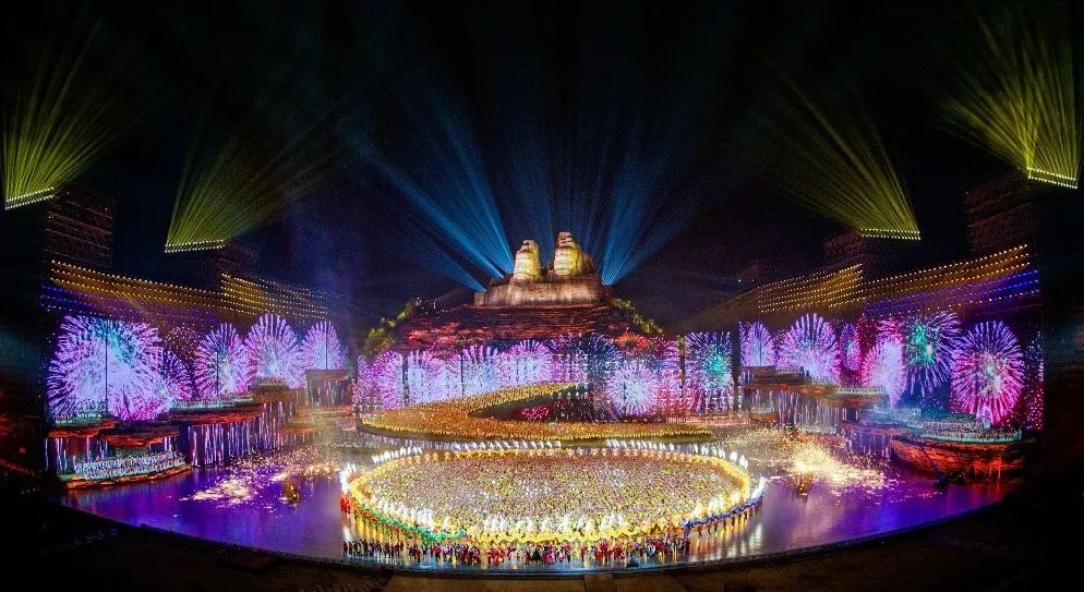 盛典活动策划的舞美这般气势磅礴的，当属再现“黄河”之势