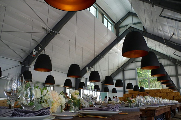 派对活动策划中运用最多的发光装饰应该是吊灯吧