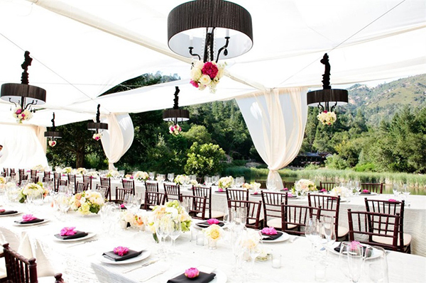 派对活动策划中运用最多的发光装饰应该是吊灯吧