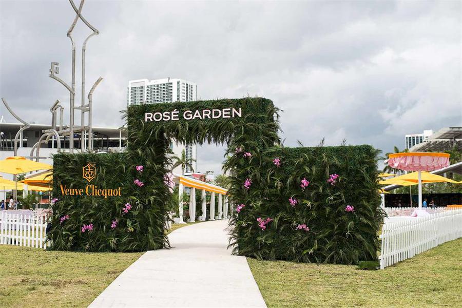 这家酒品牌的嘉年华活动现场创造了一个社交媒体化的机会