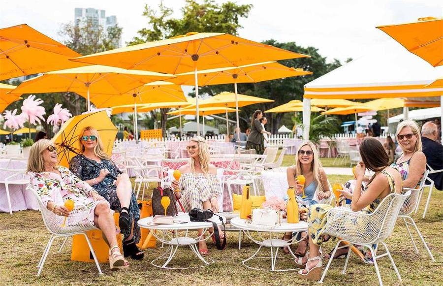 这家酒品牌的嘉年华活动现场创造了一个社交媒体化的机会