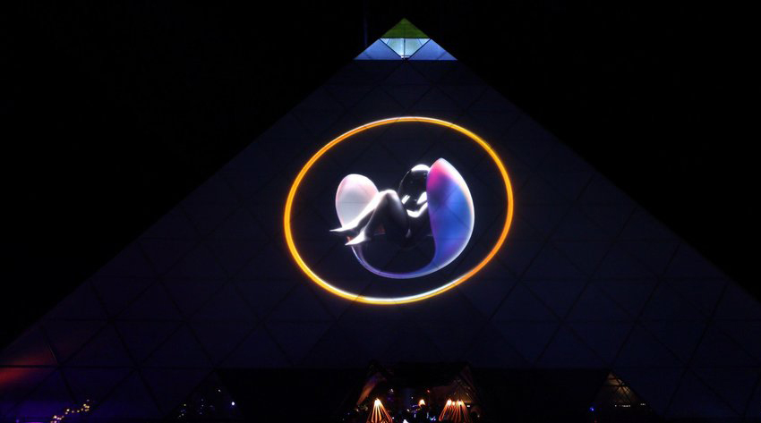 多媒体投影映射庆典活动首次在25米高的金字塔上亮相了