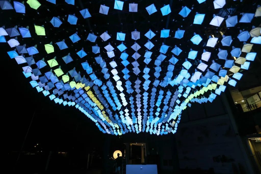 艺术展览活动上的这些艺术互动装置太有视觉冲击力了