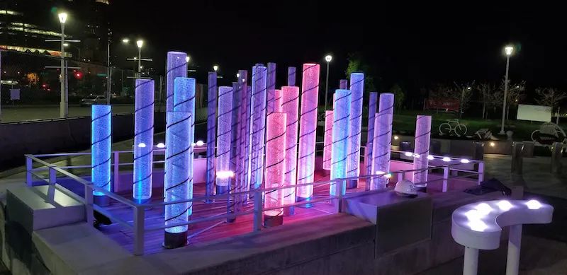 用5个“键盘”上的20个“鼓”就可以演奏了独特的灯光声音展览活动，Magical！