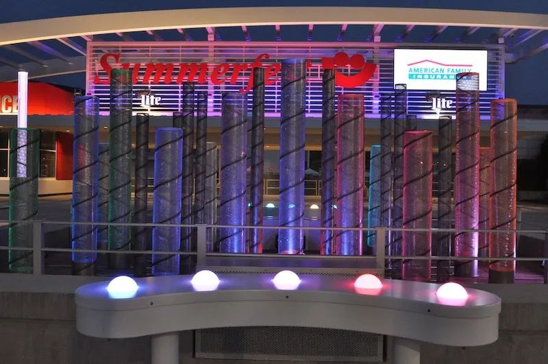 用5个“键盘”上的20个“鼓”就可以演奏了独特的灯光声音展览活动，Magical！