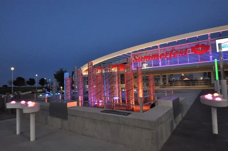 用5个“键盘”上的20个“鼓”就可以演奏了独特的灯光声音展览活动，Magical！