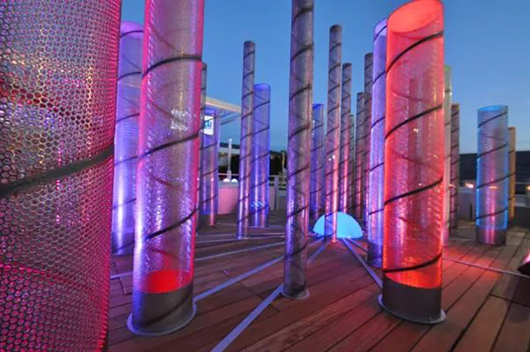 用5个“键盘”上的20个“鼓”就可以演奏了独特的灯光声音展览活动，Magical！