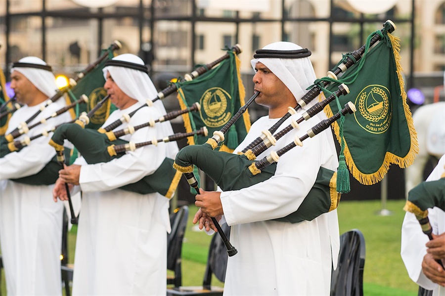 倒计时庆典活动上的这个招手灯光人物邀你2020世博会来相见