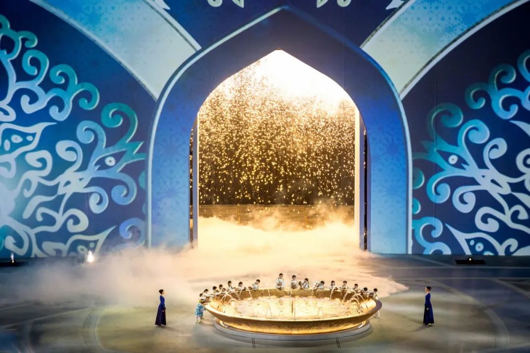 传播友谊、团结与和谐才是这届运动会庆典活动的崇高目标