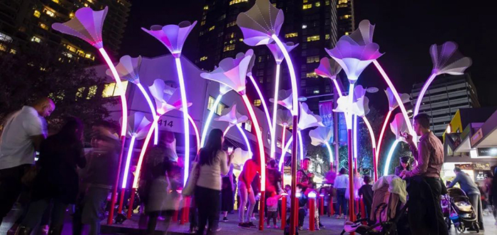 艺术展览活动装置留声机，用巨大的“喇叭花”激活你安静的夜晚