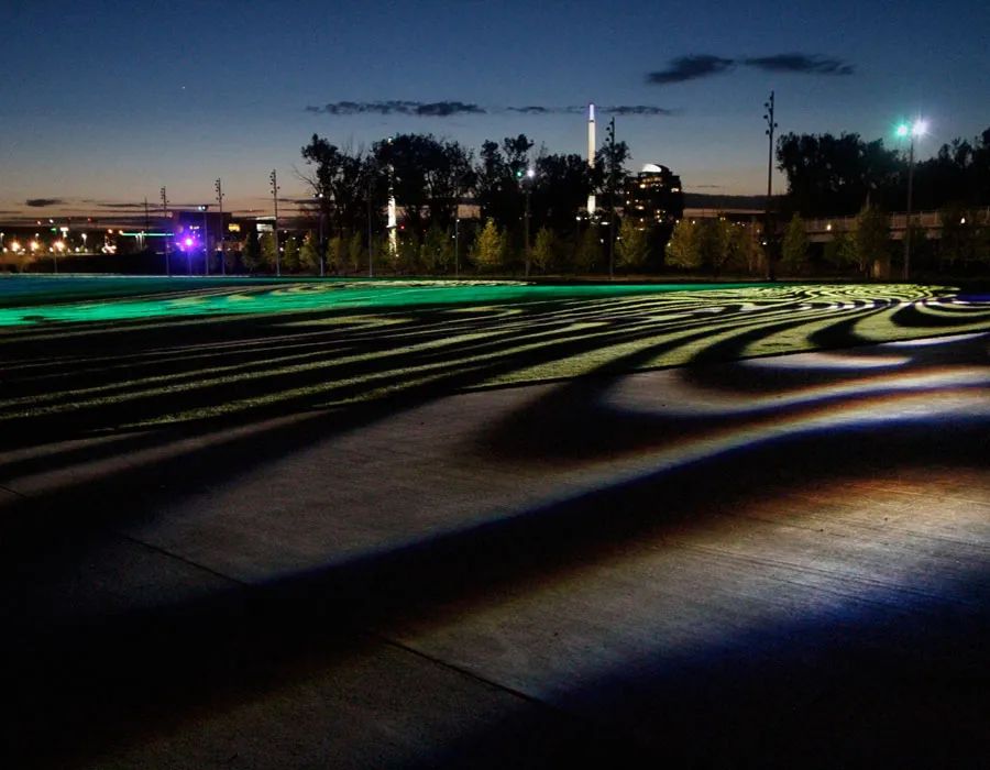 5英亩大草坪的灯光秀展览活动瞬息万变，震撼