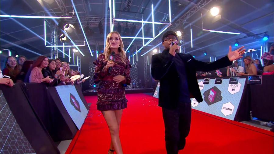 潘多拉魔盒概念的颁奖典礼活动,舞美不断转换的布景太震撼了