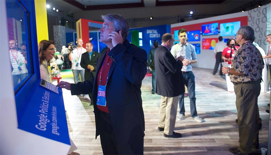 谷歌这种七彩的活动策划现场太能缓解参会者的疲劳了