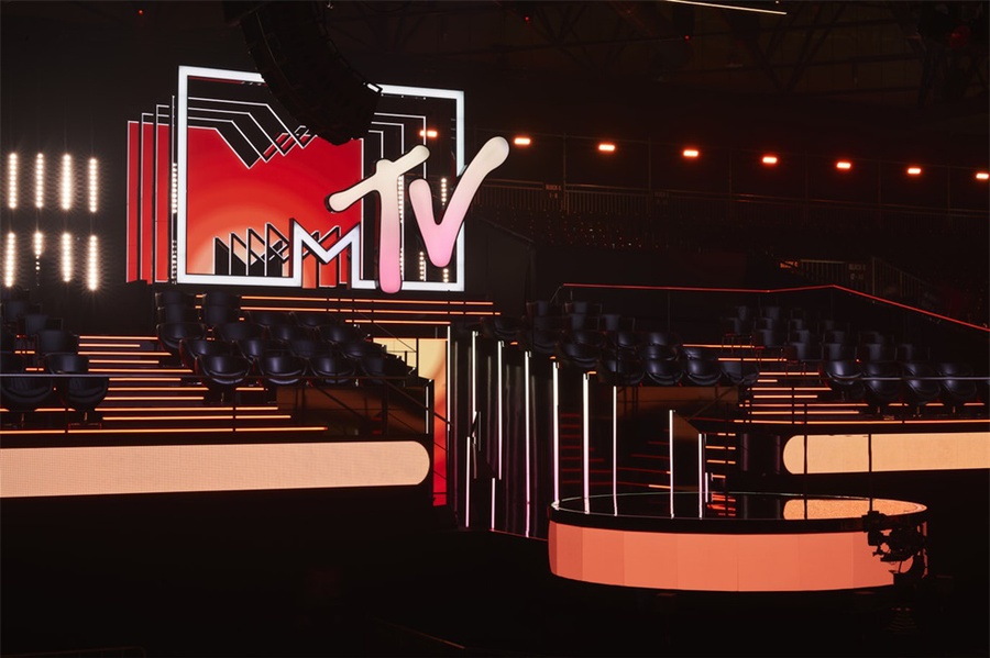 音乐颁奖典礼上千变万化的瓷砖艺术为城市的名字增添了更多色彩