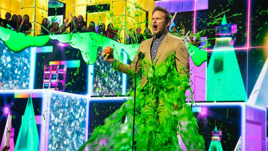 颁奖典礼活动策划成一个“玩耍”的舞台,不间断的视觉效果让人狂热