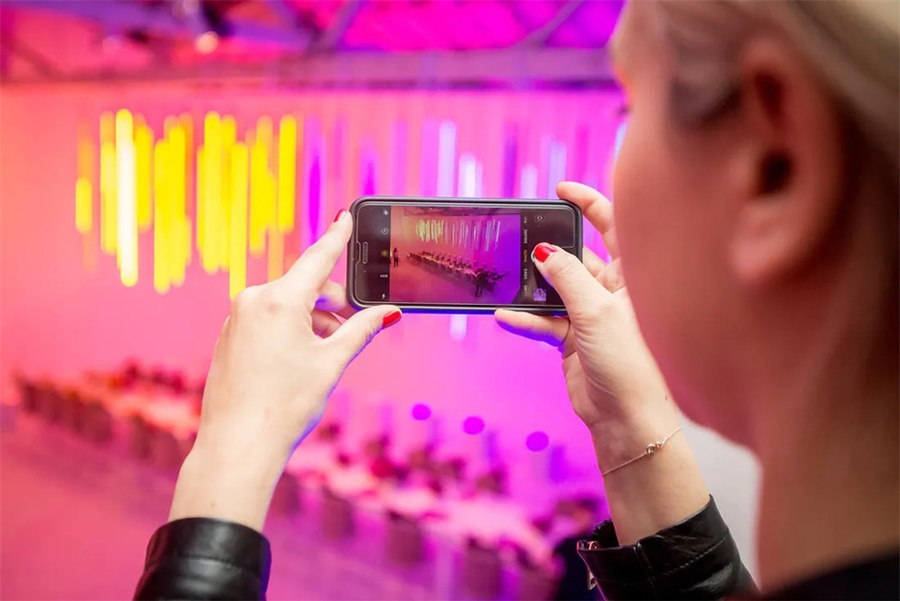 女神节的推广活动策划现场辨识度超高，DIY水果沙拉课程更是亮点