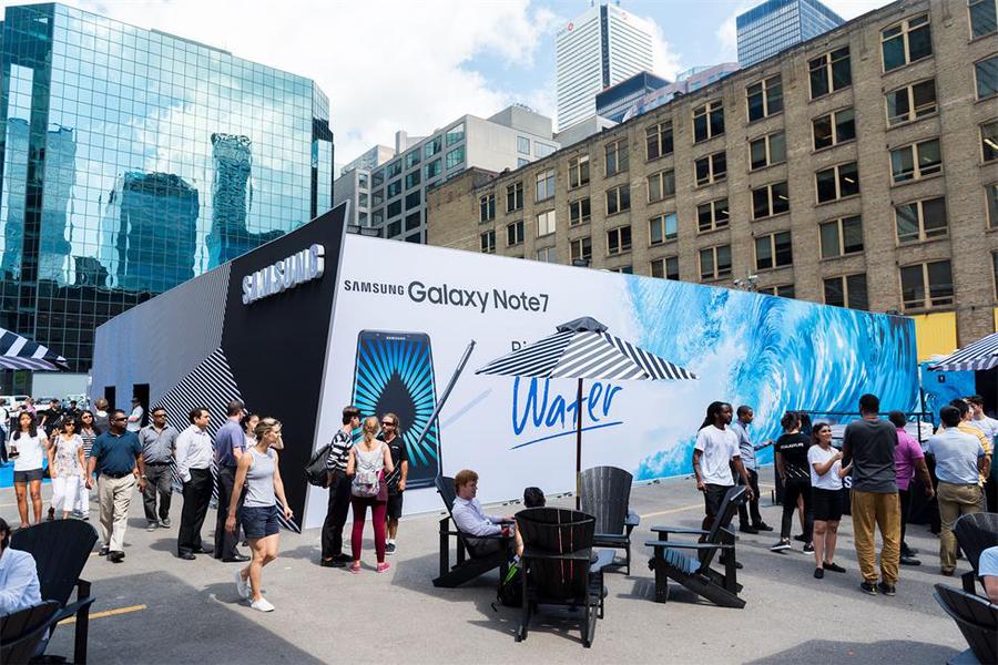 用户外冲浪池互动突显路演活动产品防水性能,策划点够赞