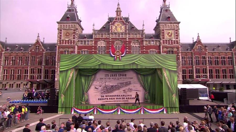 周年庆典活动中的舞美设计竟是一个“床”，这般沉浸式打卡背景吸引力杠杠