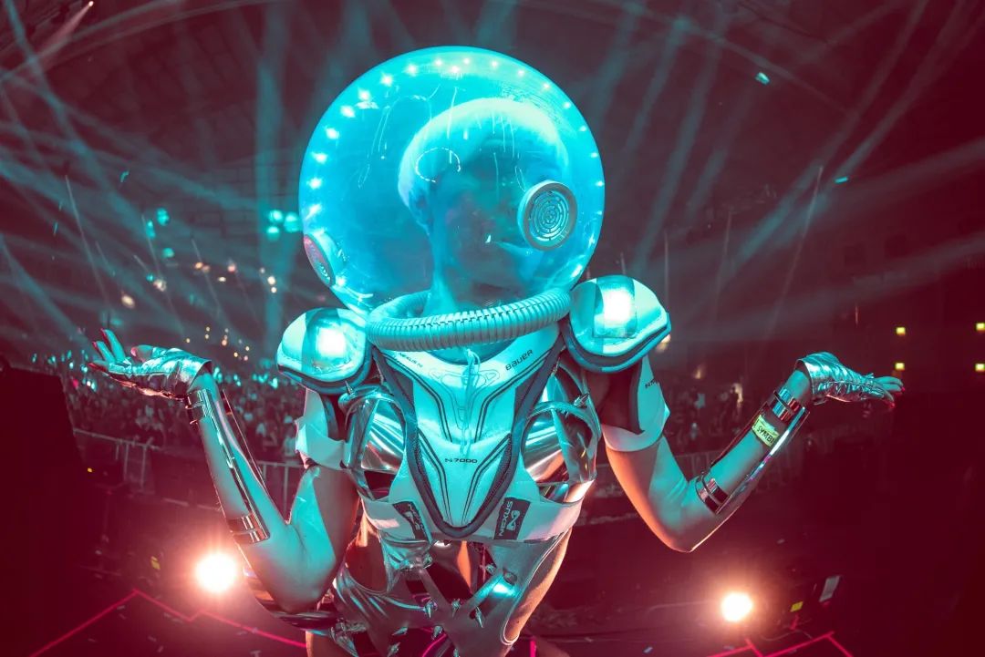 音乐节活动上的舞台制作重新定义了音乐会的互动体验,真够震撼的