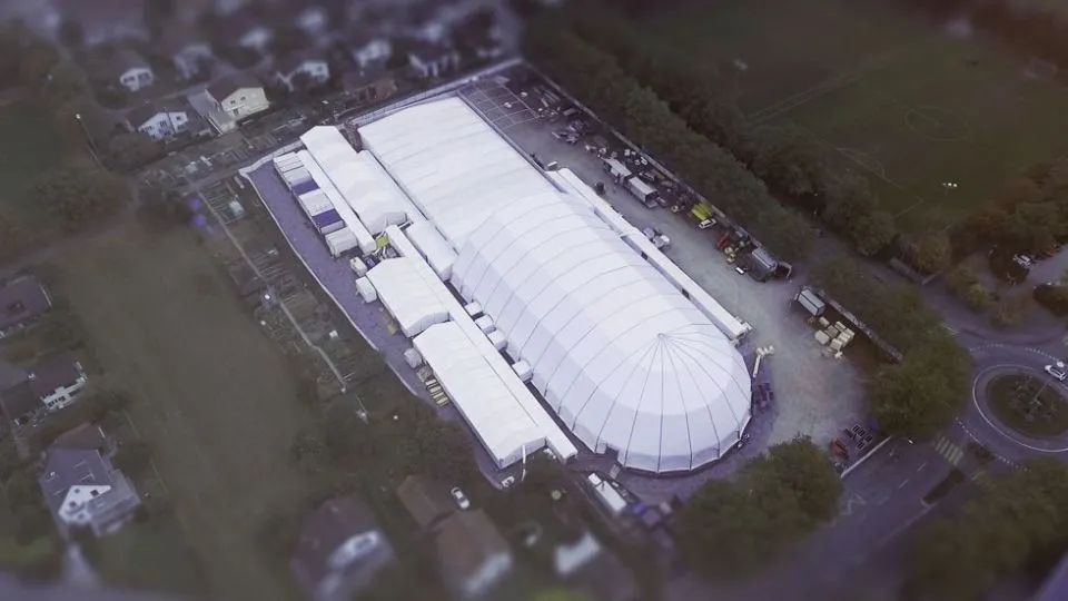 周年庆典活动在帐篷中的演绎把历史和尖端技术成就成功结合在一起