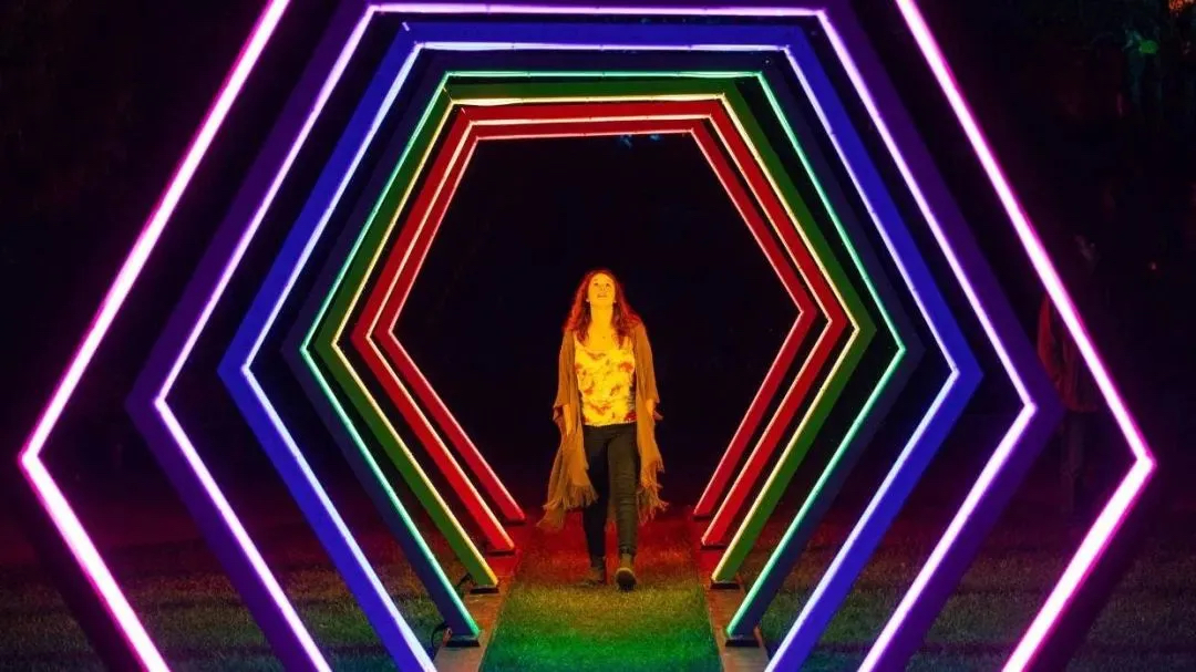 新普利茅斯灯光节活动策划将Pukekura公园变成了光影世界，魔幻