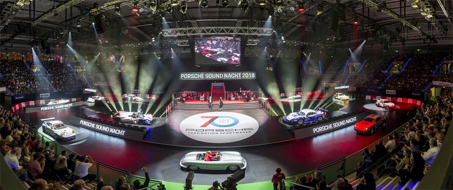 汽车庆典活动用引擎之声诠释着大品牌70年的历史文化，过瘾！