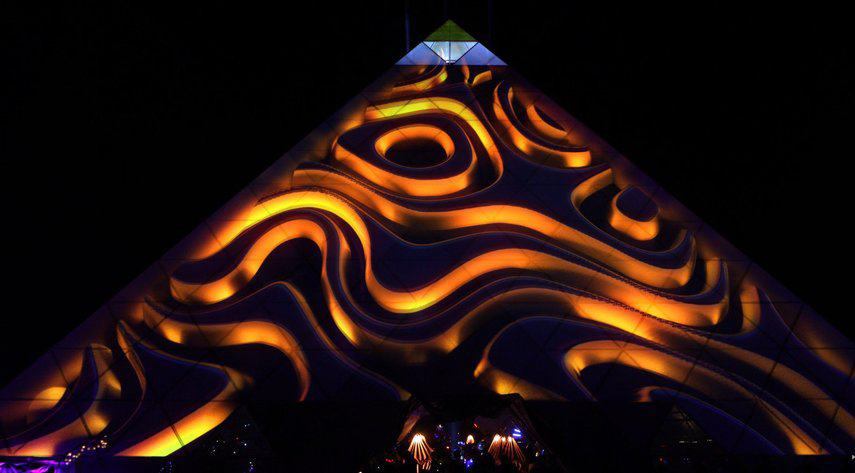 多媒体投影映射庆典活动首次在25米高的金字塔上亮相了