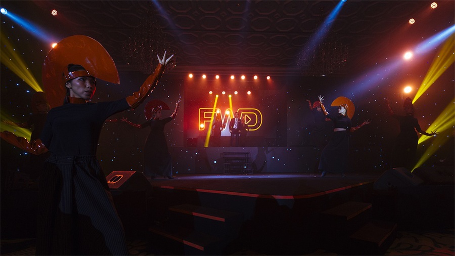 保险行业的开拓者奖颁奖典礼活动现场金碧辉煌、星光熠熠