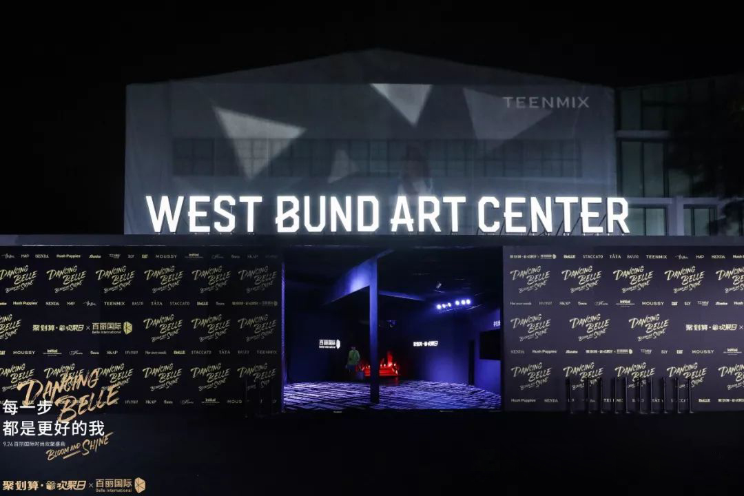 现场直击国际时尚年度盛典活动，欣赏5大篇章走秀感受视听震撼