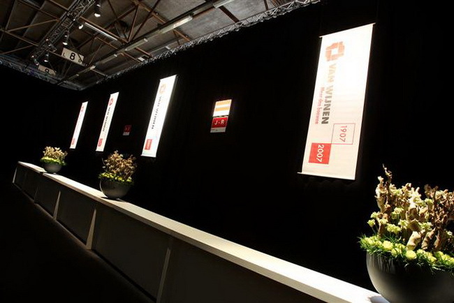 建筑公司100周年庆典活动上那群鹿未免太吸睛了吧