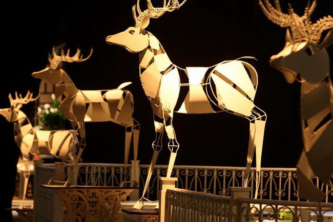 建筑公司100周年庆典活动上那群鹿未免太吸睛了吧