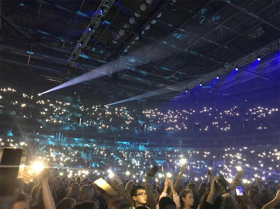 周年庆典活动策划的这个开幕活动融合了不同领域的700名艺术家，燃爆现场