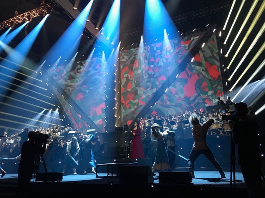 周年庆典活动策划的这个开幕活动融合了不同领域的700名艺术家,燃爆现场