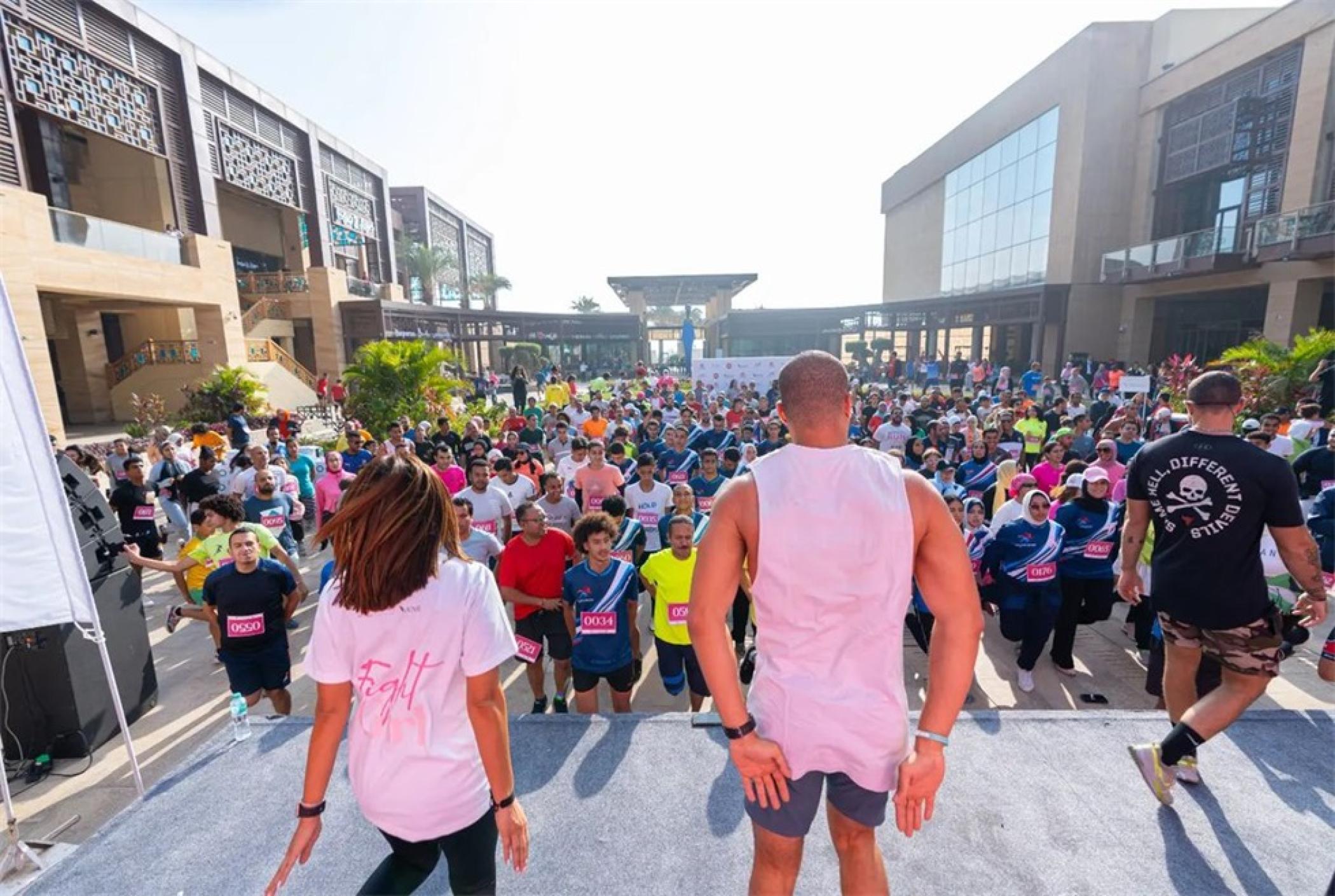 埃及购物中心“粉红跑”公益活动策划旨在赞美与乳腺癌战斗的女性力量