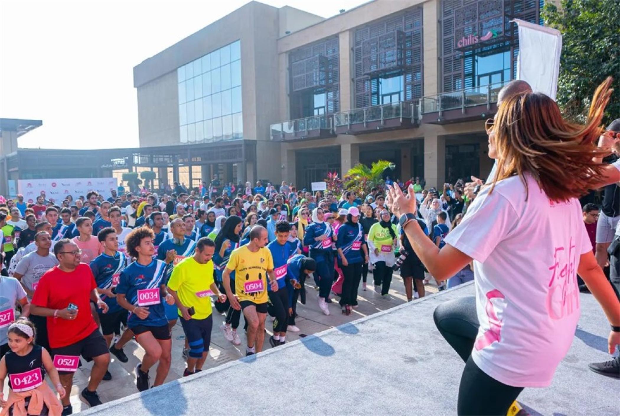 埃及购物中心“粉红跑”公益活动策划旨在赞美与乳腺癌战斗的女性力量