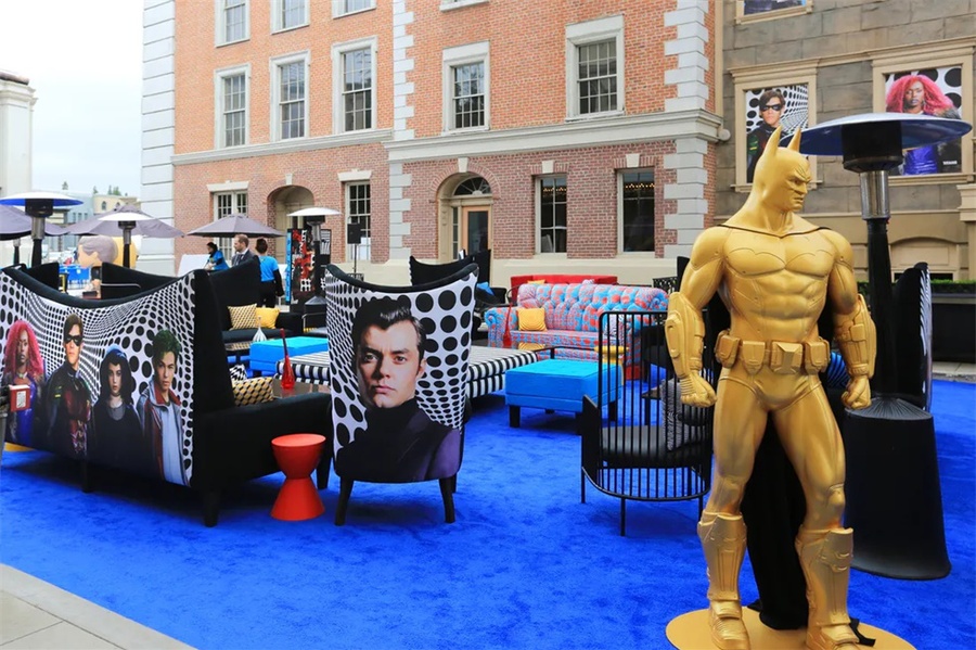 像素化黑白点搭配着线条的设计成就了这次推广活动策划的全新亮点