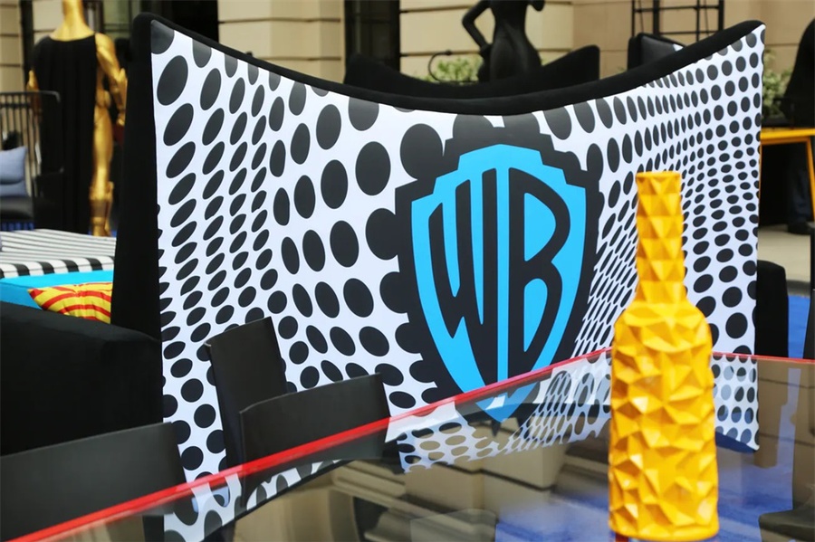 像素化黑白点搭配着线条的设计成就了这次推广活动策划的全新亮点