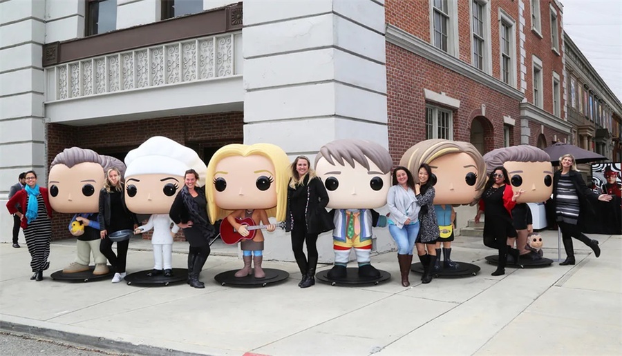 像素化黑白点搭配着线条的设计成就了这次推广活动策划的全新亮点