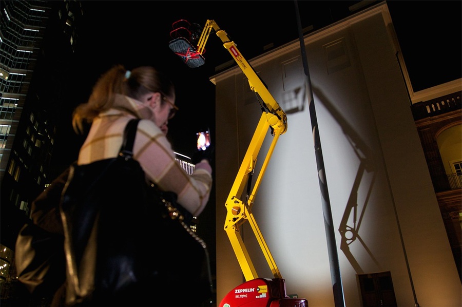 机械设备租赁公司的推广活动策划采用了视频映射,好玩好玩