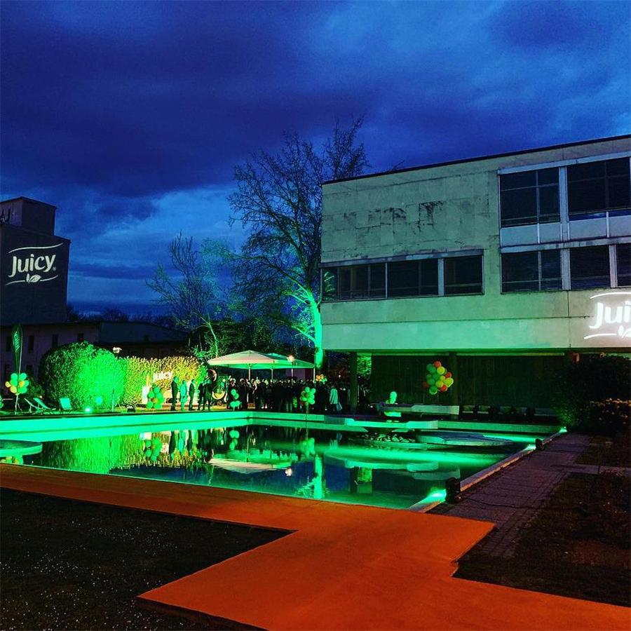 饮品的周年活动策划了一场绿色的充满正能量的派对活动